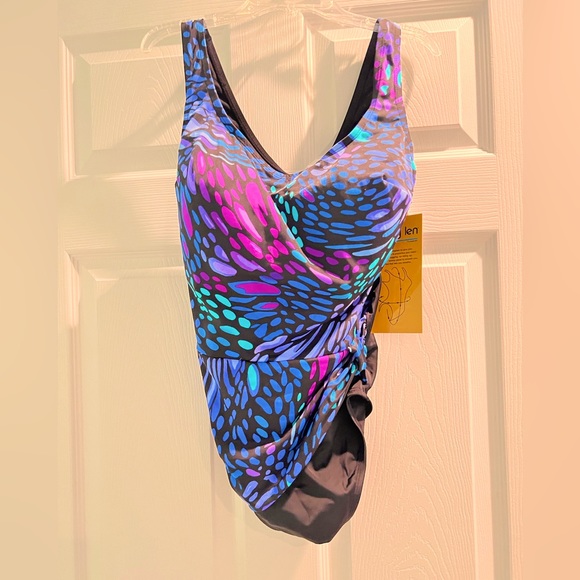 Robby Len by Longitude One Piece Swimsuit - Picture 4 of 7